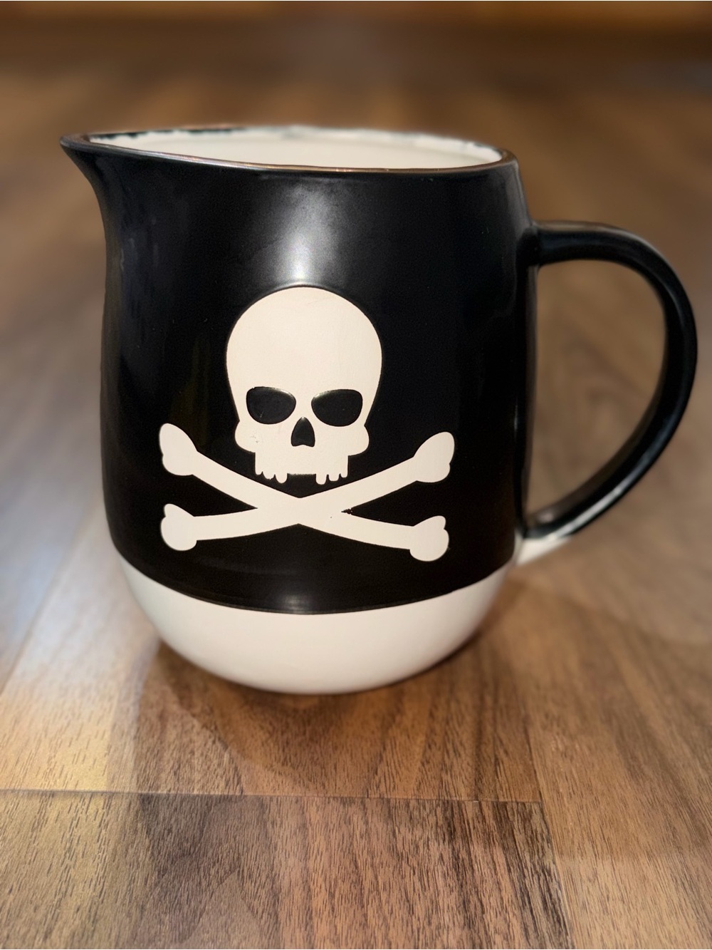 10 Strawberry Street Large Skull & Crossbones Pitcher Decor